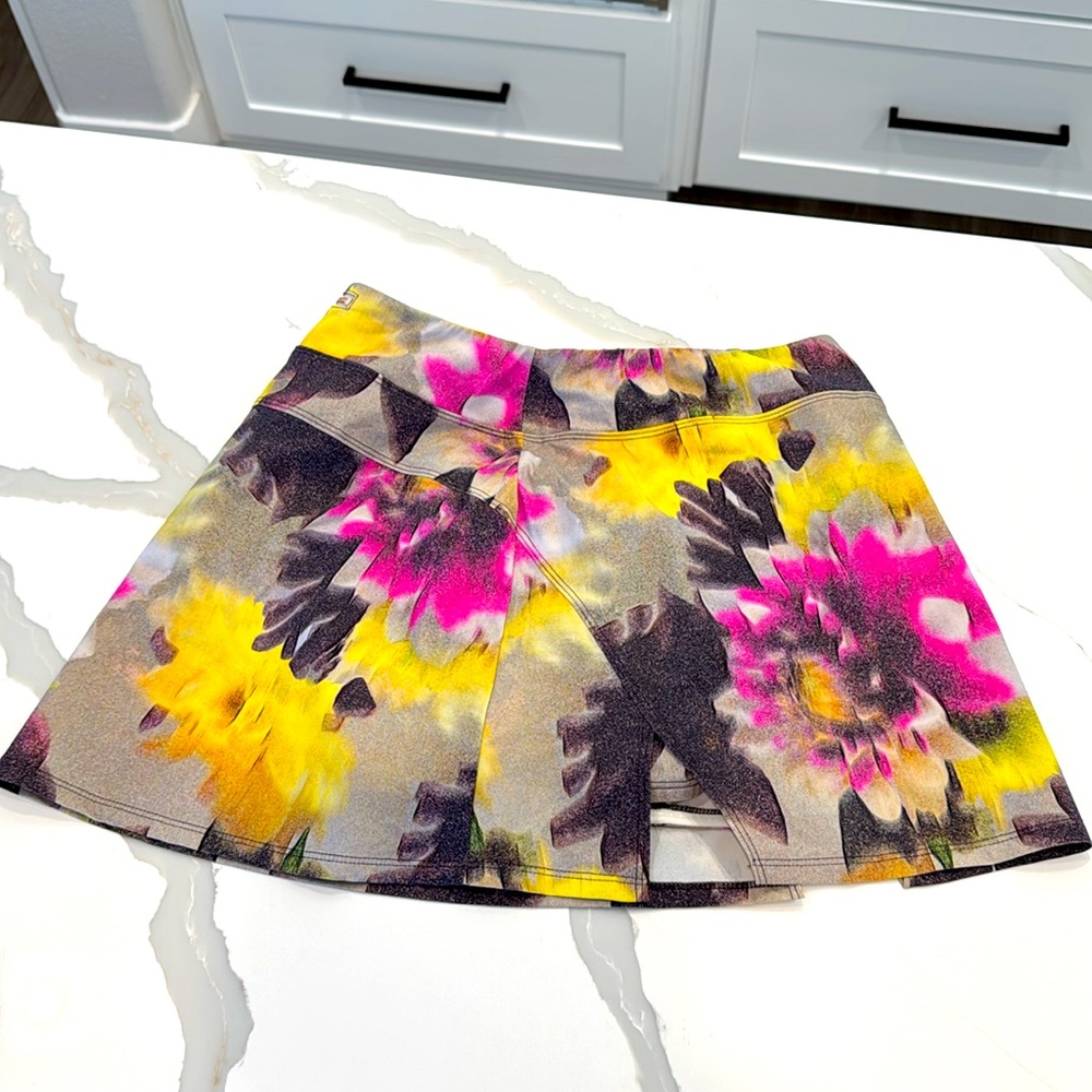 Foray Golf, Tennis, Pickleball Gray Yellow Pink Floral Mini A-Line Slit Short L - Picture 5 of 8